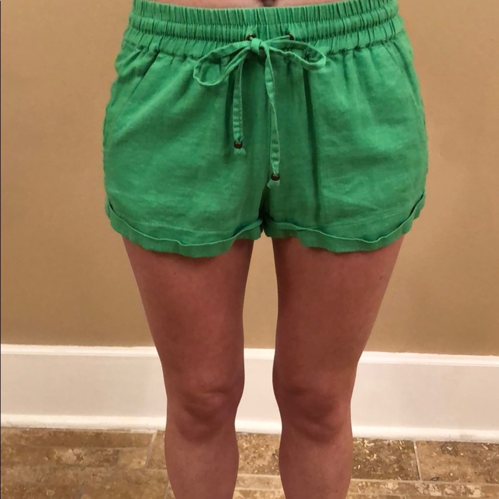 Green linen fold up short